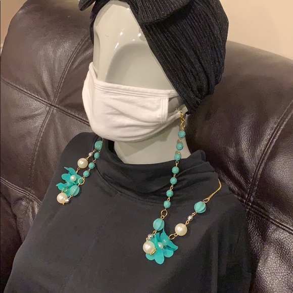 Face Mask Holder necklace - Picture 1 of 6